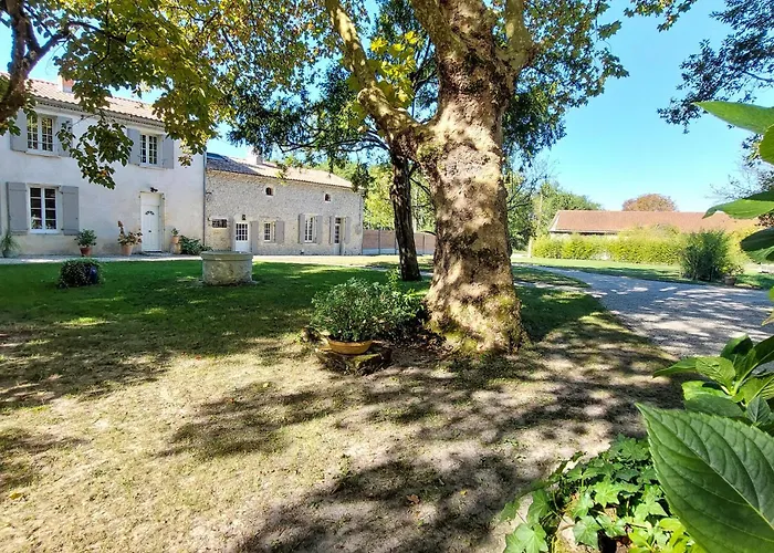 Casa vacanze Superbe Maison Avec Piscine Moulis-en-Médoc